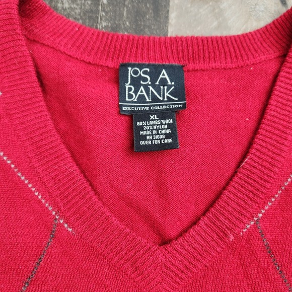 Mens Jos A Bank Executive Collection size XL Red Lambs Wool Blend Vneck Sweater - Picture 3 of 7
